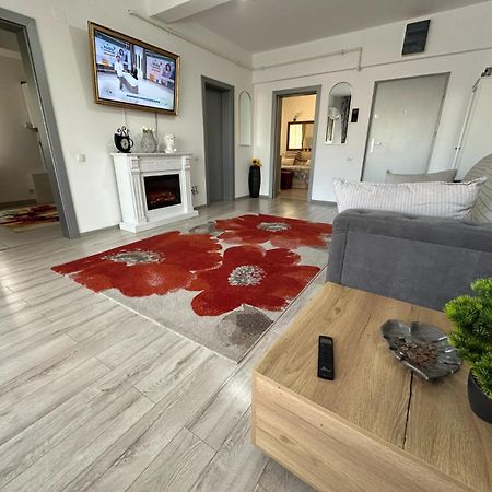 Downtown "Rendez-Vous" Luxury Apartment Bacau Luaran gambar