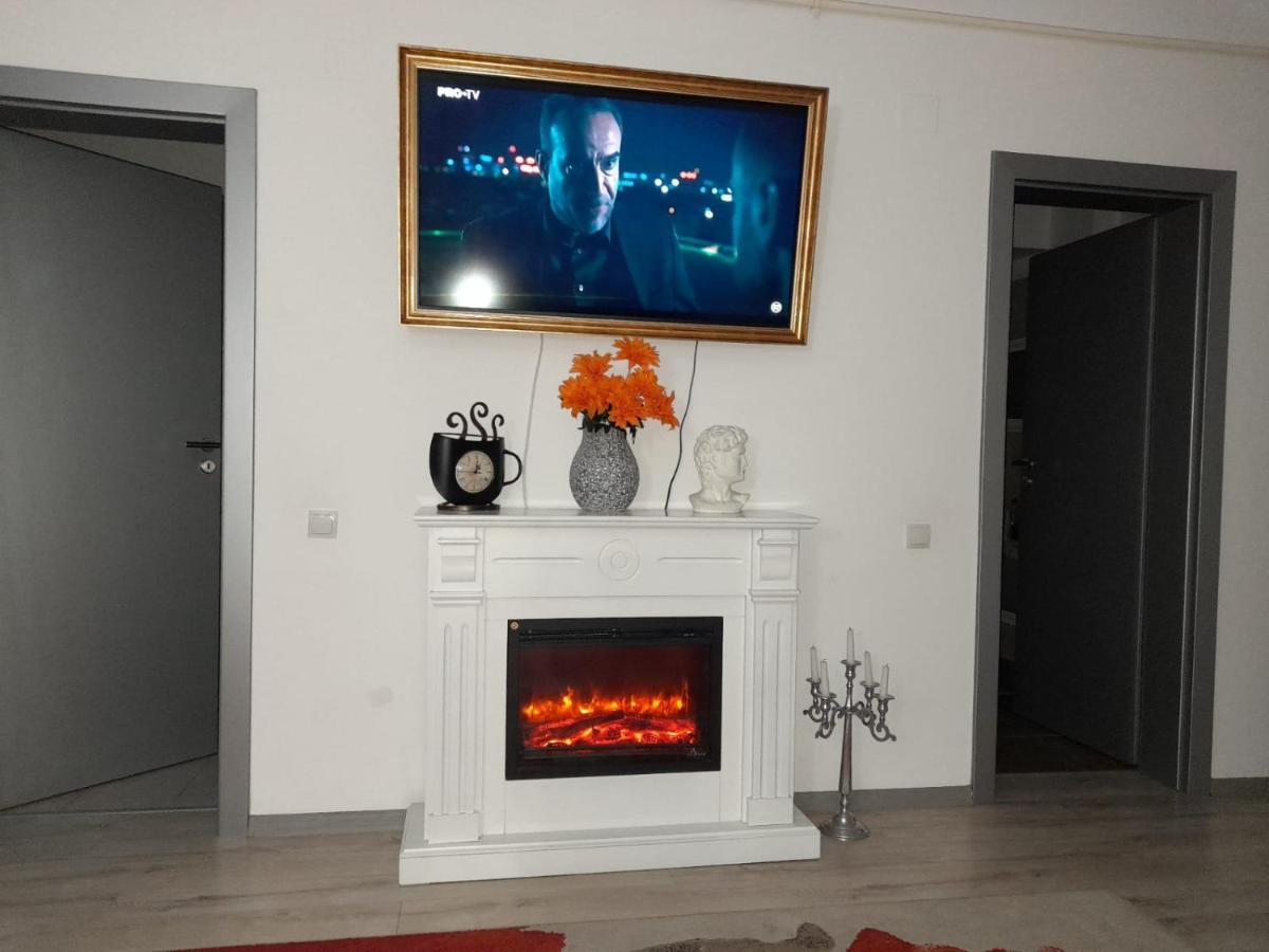 Downtown "Rendez-Vous" Luxury Apartment Bacau Luaran gambar