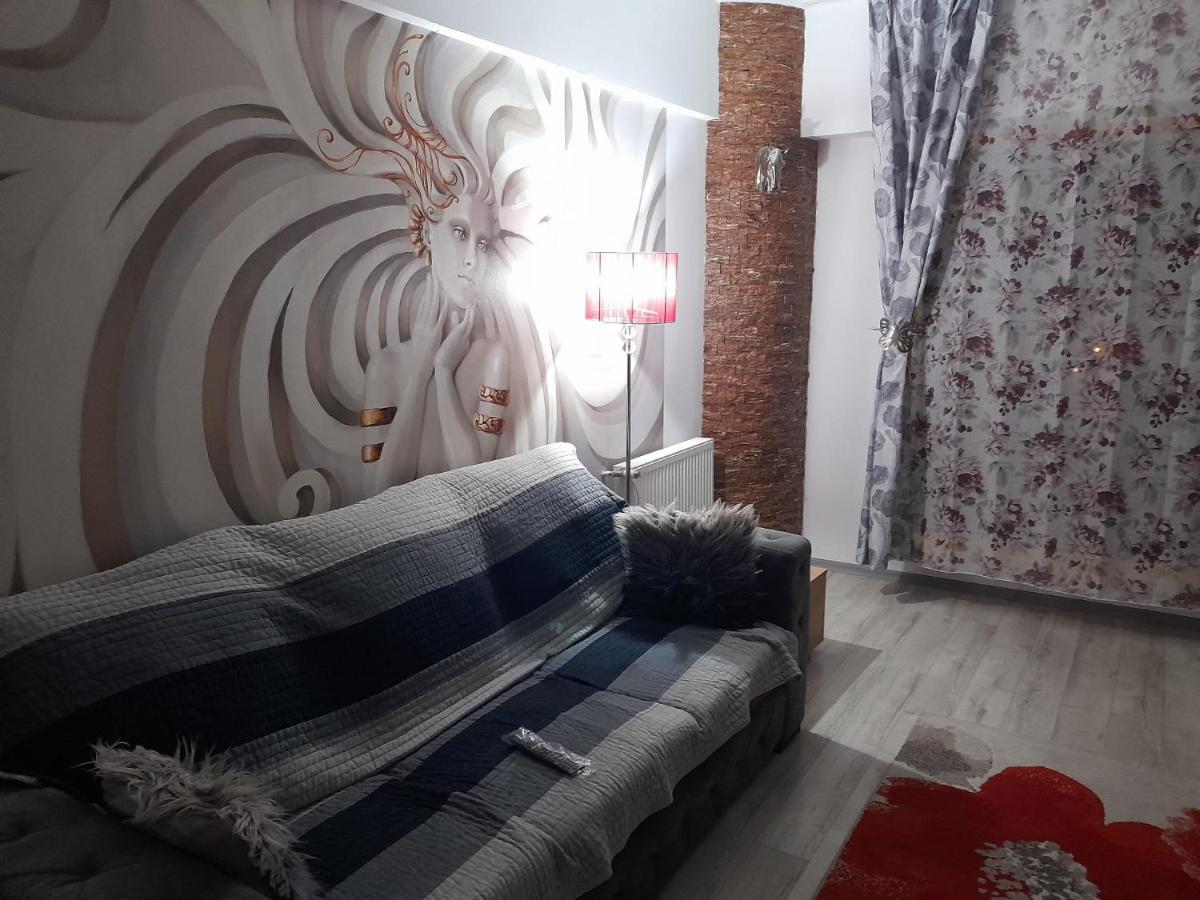 Downtown "Rendez-Vous" Luxury Apartment Bacau Luaran gambar