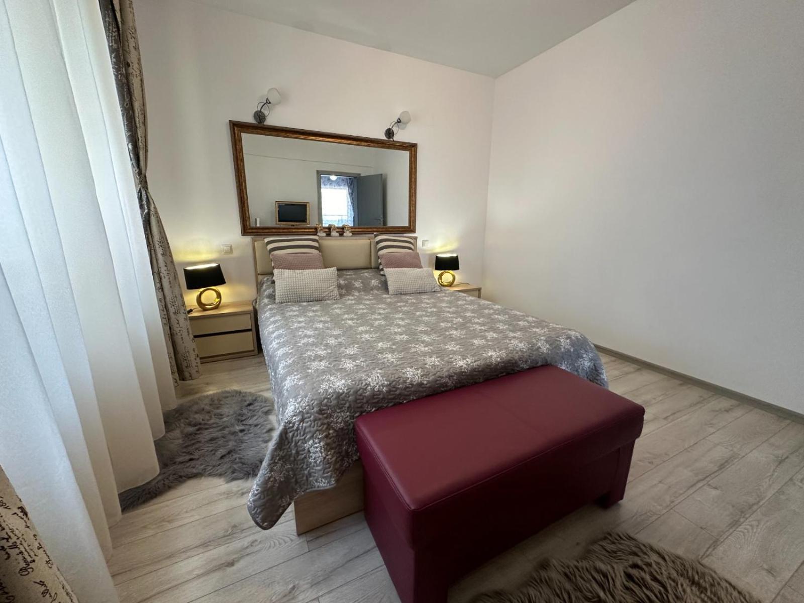 Downtown "Rendez-Vous" Luxury Apartment Bacau Luaran gambar