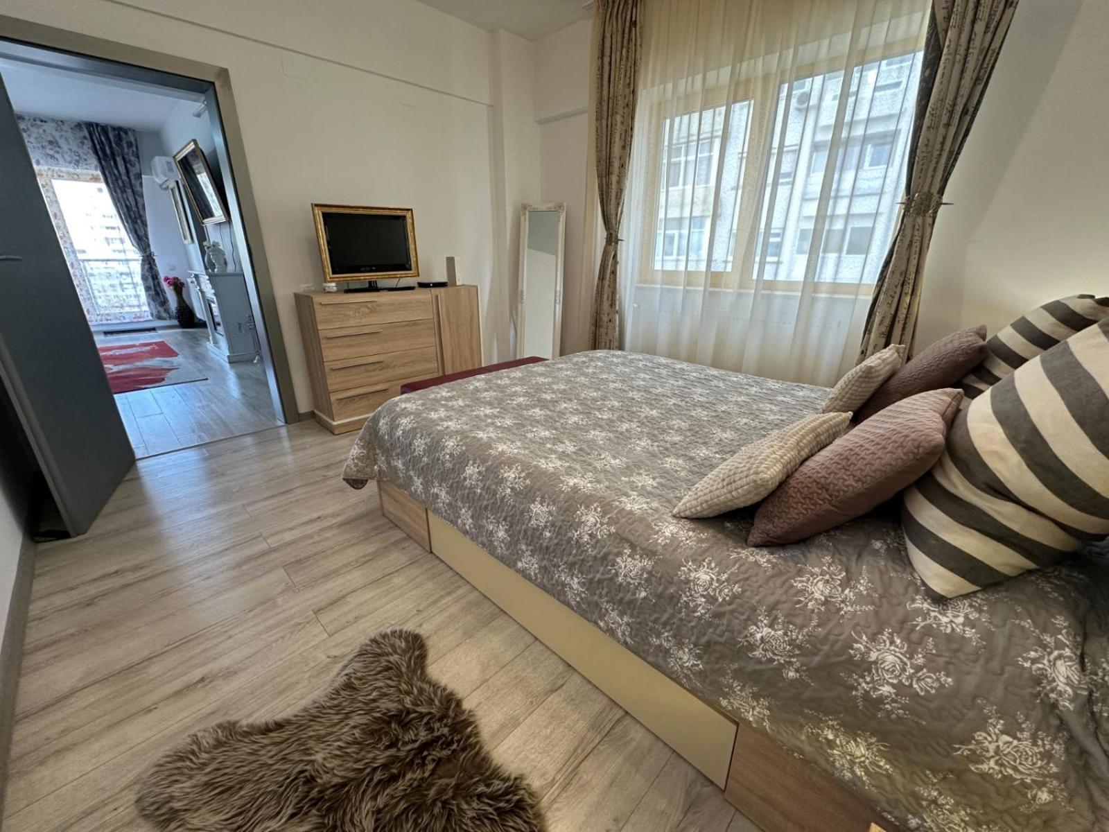 Downtown "Rendez-Vous" Luxury Apartment Bacau Luaran gambar