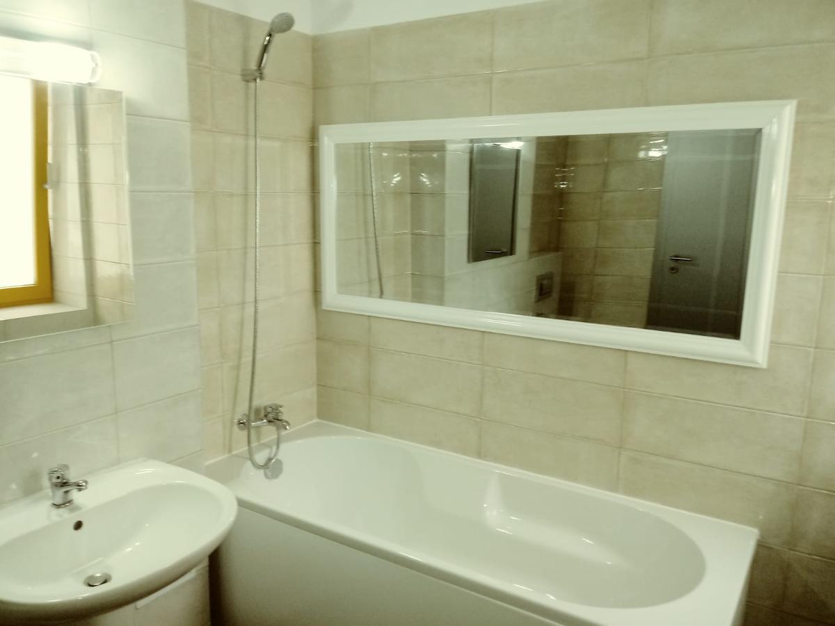 Downtown "Rendez-Vous" Luxury Apartment Bacau Luaran gambar