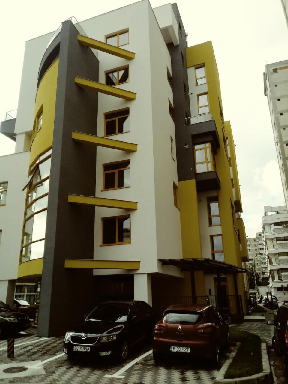 Downtown "Rendez-Vous" Luxury Apartment Bacau Luaran gambar