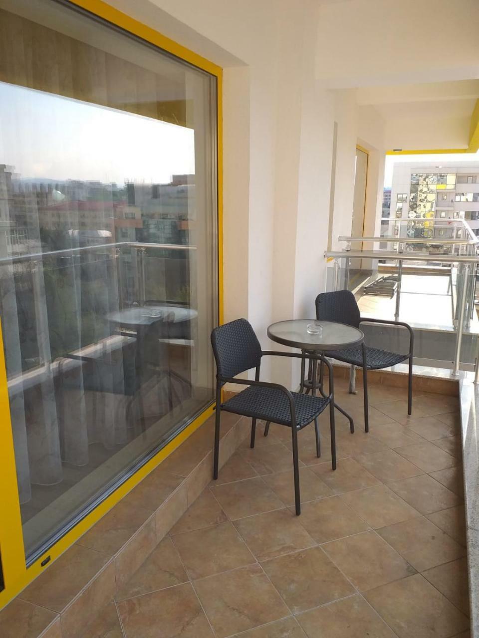 Downtown "Rendez-Vous" Luxury Apartment Bacau Luaran gambar