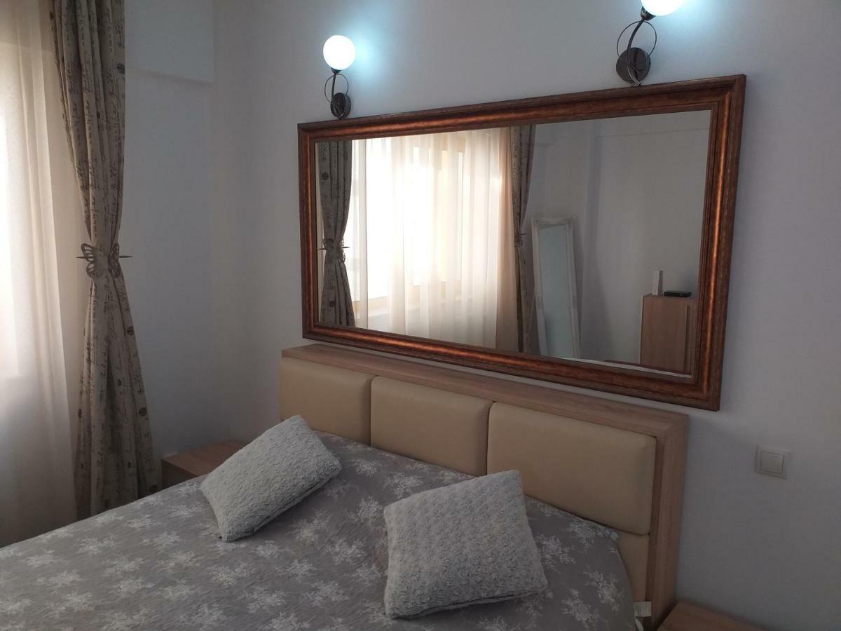 Downtown "Rendez-Vous" Luxury Apartment Bacau Luaran gambar