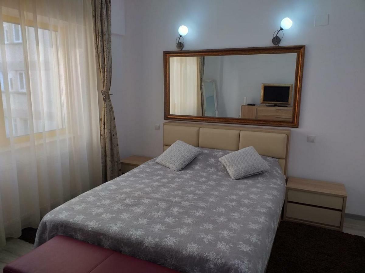 Downtown "Rendez-Vous" Luxury Apartment Bacau Luaran gambar