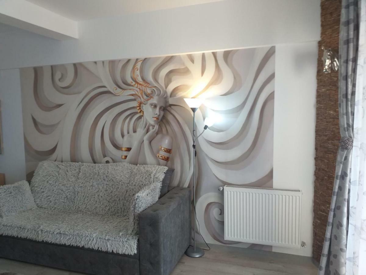 Downtown "Rendez-Vous" Luxury Apartment Bacau Luaran gambar