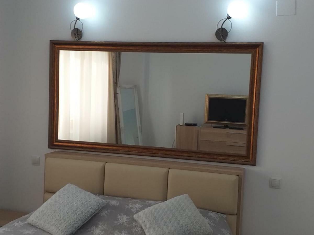Downtown "Rendez-Vous" Luxury Apartment Bacau Luaran gambar